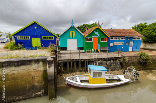 Wallpaper Mural Le Château-d'Oléron - cabanes ostréicoles Torontodigital.ca