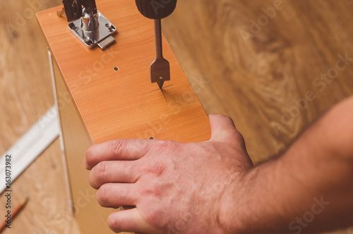 Fotografia Drilling holes with a drill to install a mortise lock