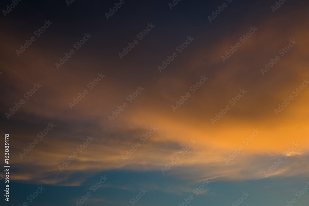 Obraz premium cloudy weather with sunlight