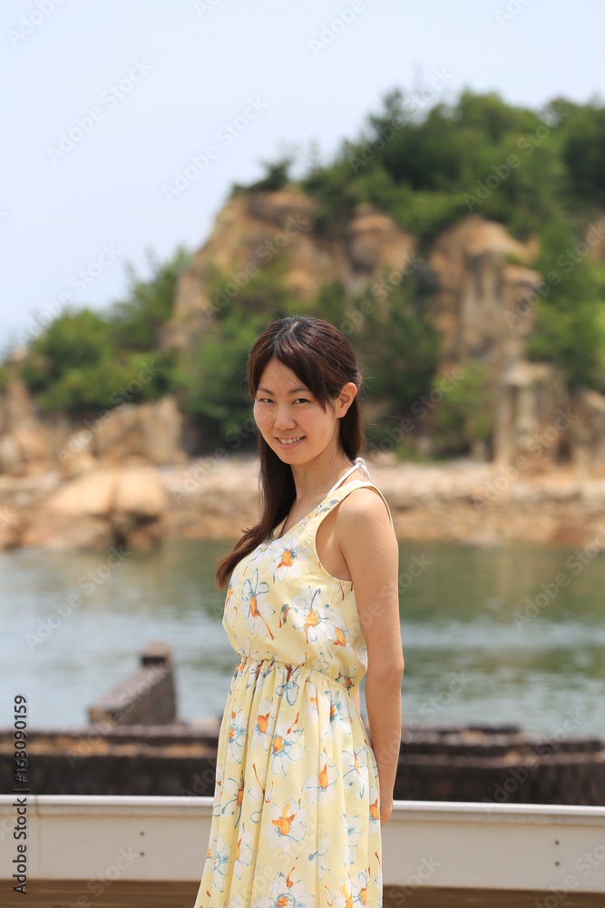 海と女性 海と女性