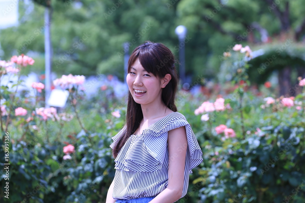 薔薇と女性 薔薇と女性
