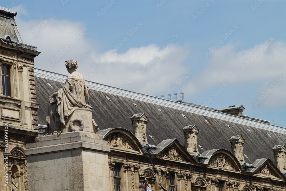 Fassade des Louvre am Quai Francois Mitterrand