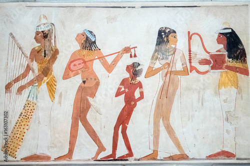 Fotografía Egyptian paintings on wall in valley of Kings