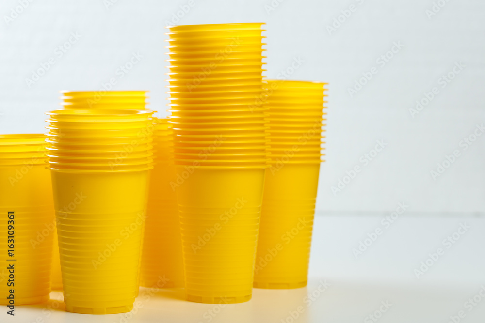 disposable plastic glasses