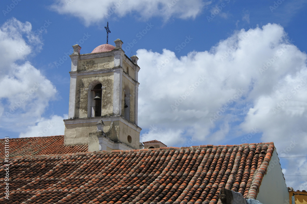 Kirchturm der Kirche San Juan de Dios in Camagüey auf Kuba
