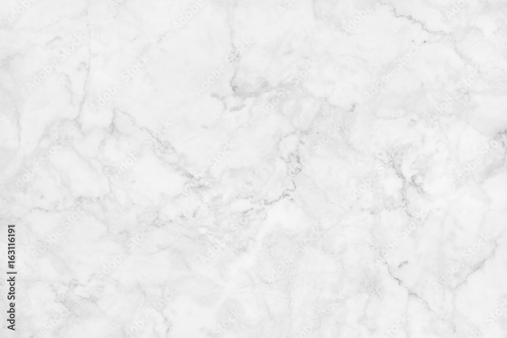 Naklejka premium Biały marmur tekstura tło ze szczegółową strukturą marmuru jasny i luksusowy, abstrakcyjna marmurowa tekstura w naturalnych wzorach do prac projektowych, biały kamienny wzór podłogi o wysokiej rozdzielczości.
