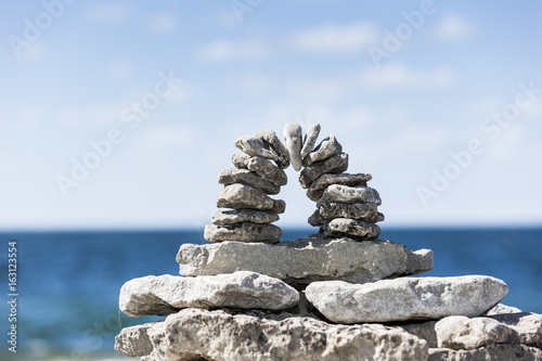 Steinbrücke am Meer