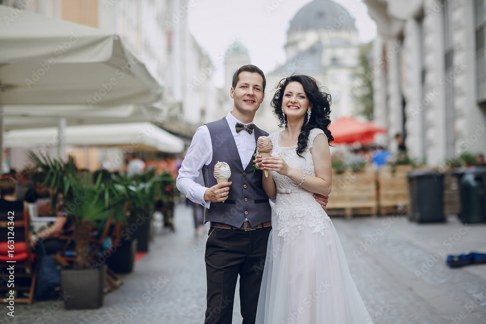 Naklejka premium Royal wedding in the old town