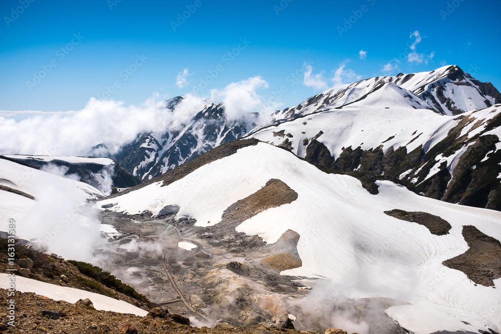 Obraz premium snow capped mountain landscape