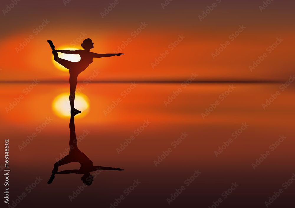 silhouette - reflet - femme - yoga - coucher de soleil - paysage