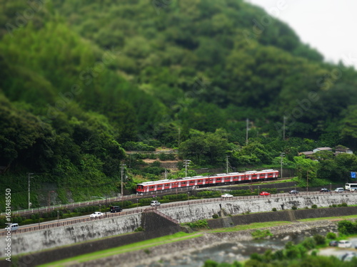 ミニチュアフィルターの赤い電車