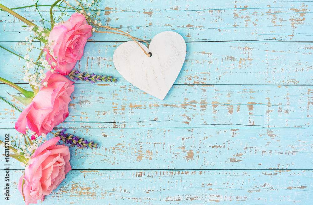 Herzlichen Glückwunsch Karte mit Herz und Rosa Rosen Stock Photo ...