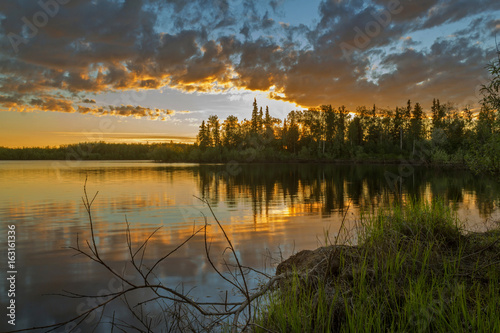 Северный закат/Фото сделано на одном из озер ЯНАО