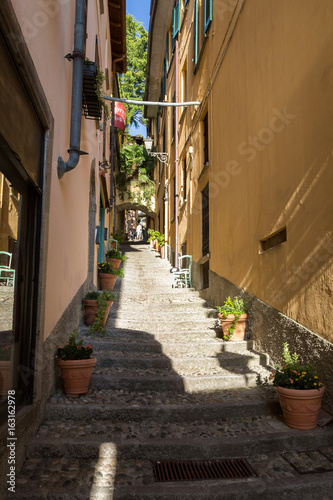 Fototapeta Naklejka Na Ścianę i Meble -  Ruelles et escaliers de Bellagio