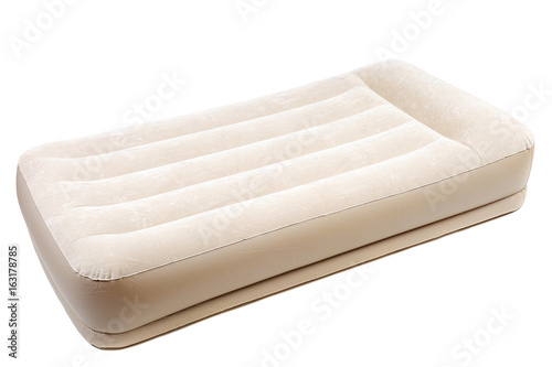 Air mattress with electric pump for rest and sleep.