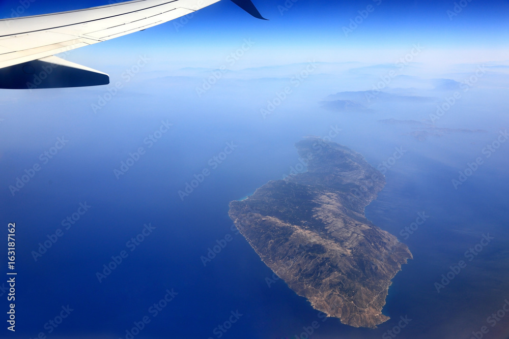 Wyspa na morzu Śródziemnym, widok z lotu ptaka. - obrazy, fototapety, plakaty 