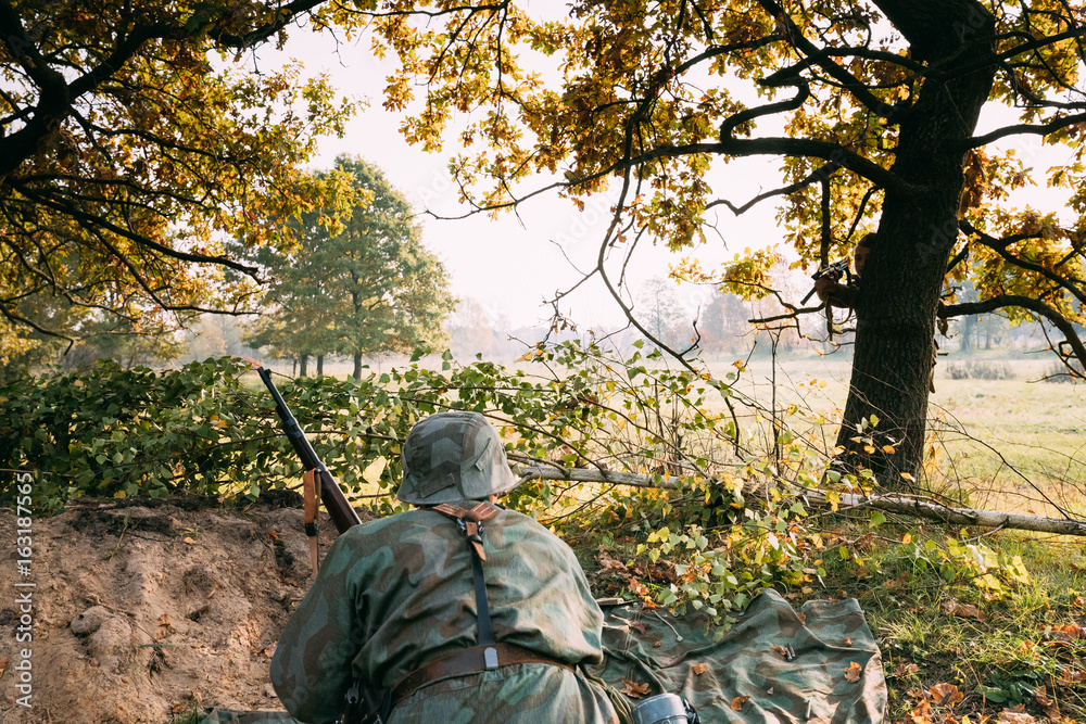 Naklejka premium Re-enactor Dressed As German Wehrmacht Infantry Soldier In World