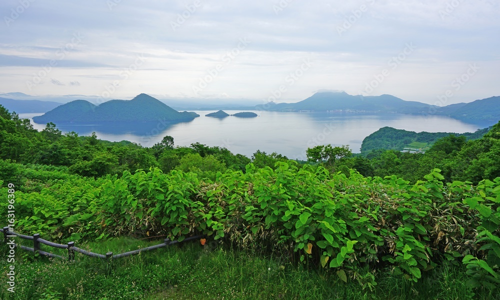 Obraz premium The Lake Toya caldera in the Shikotsu-Toya National Park in Hokkaido, Japan 