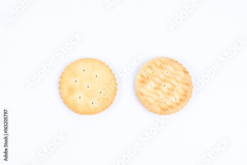 Crispy round biscuit
