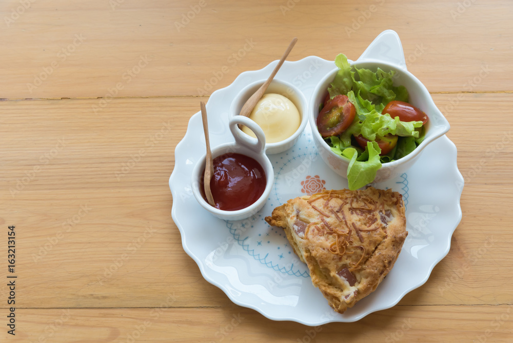 Scones with cheddar and bacon with Vegetable Salad