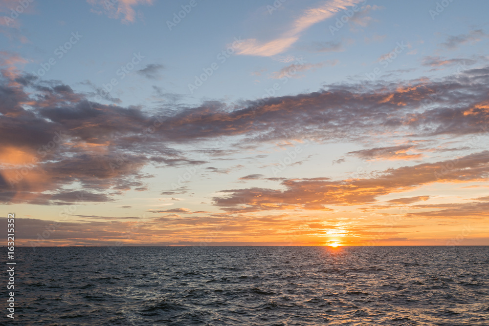 Obraz premium Sunset sky on the beach background.