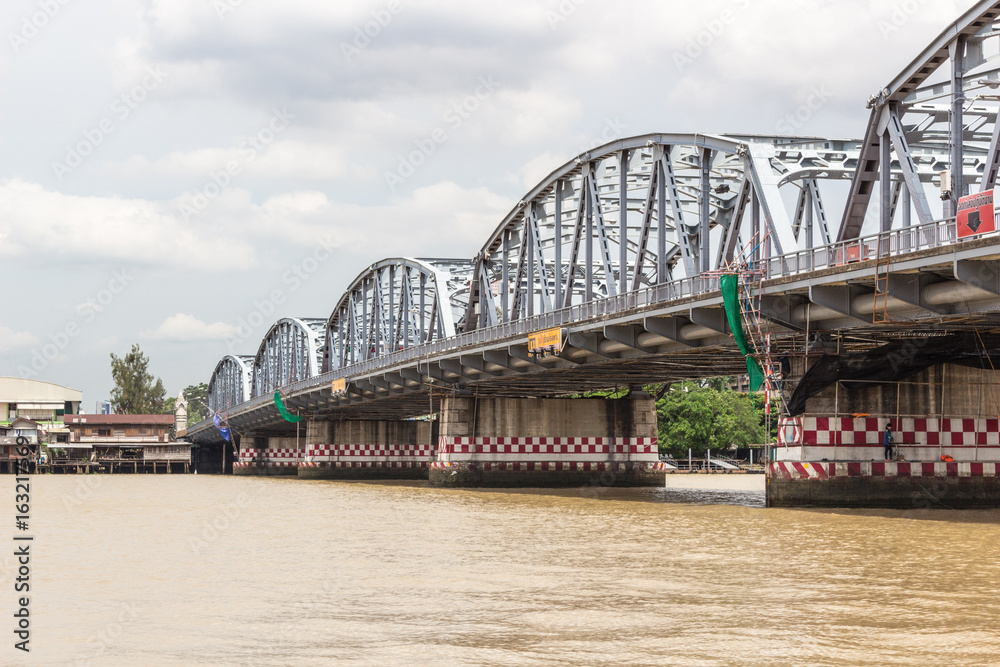 Fototapeta premium バンコク・チャオプラヤー川・クルージング景色