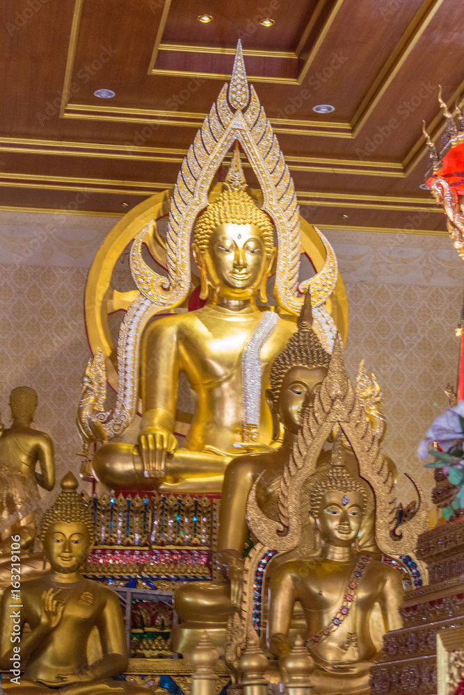 Fototapeta premium Wat Soi Thong : チャオプラヤー川・ワット・ソイ・トン