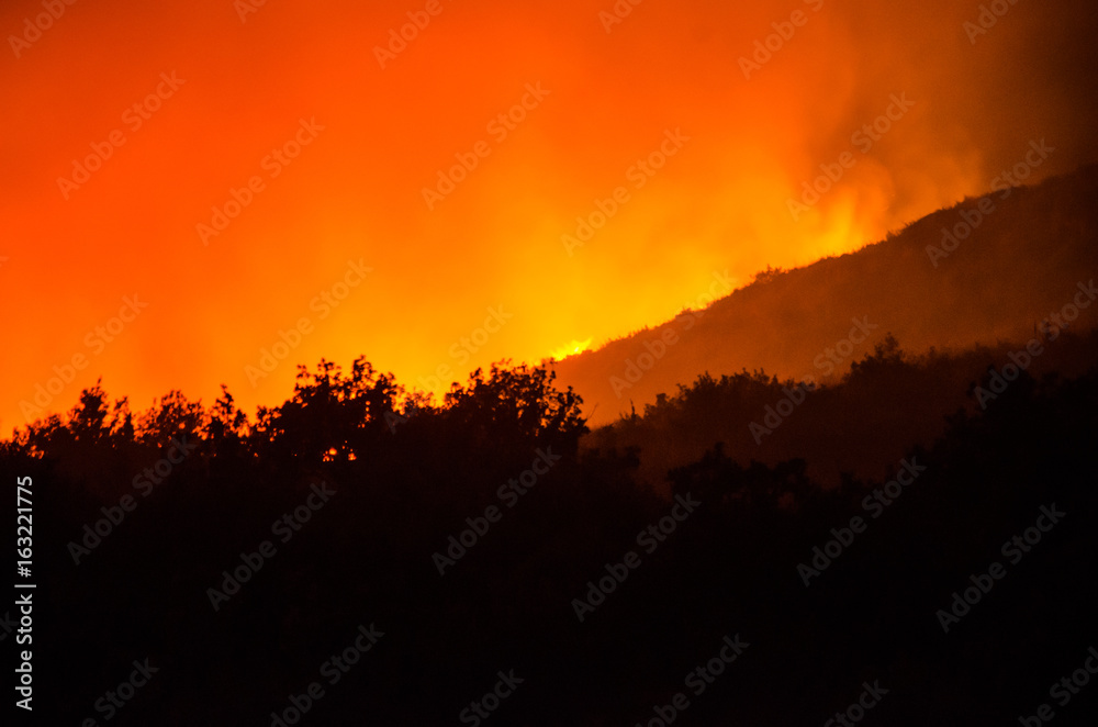 Montagna in fiamme