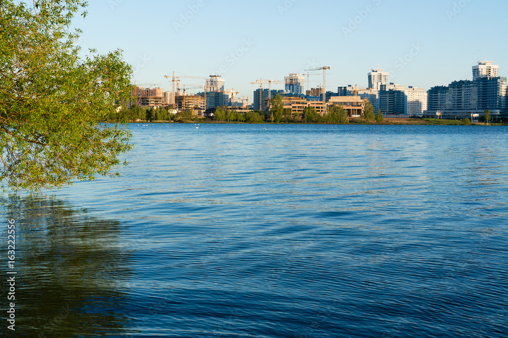 Obraz premium water view of buildings