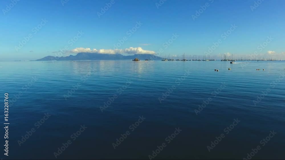 vue aerienne sur un lagoon, tahiti polynésie 