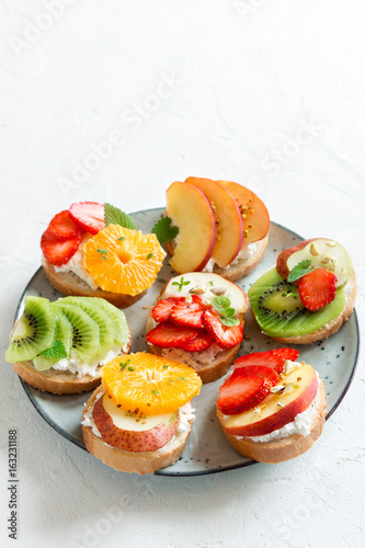 Fruit dessert sandwiches with ricotta cheese