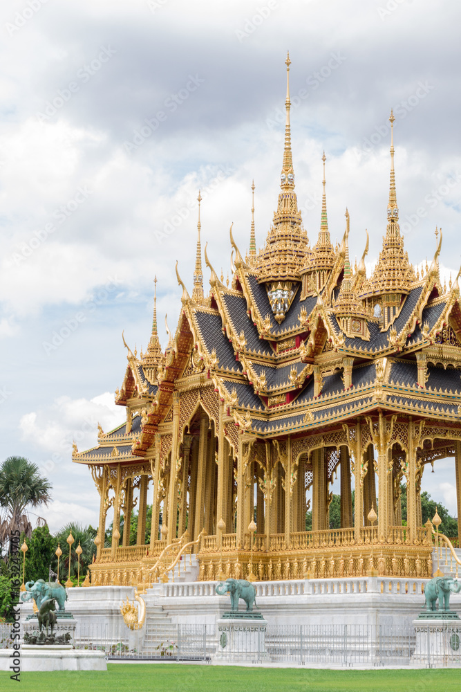 Fototapeta premium タイ・バンコク・美しい建築物・寺・パビリオン