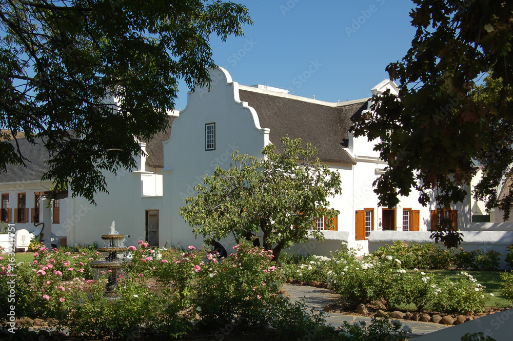 Typical white dutch colonial style farm houses in the cape area  | Typische kapländische Kolonialstilhäuser  bei Stellenbosch