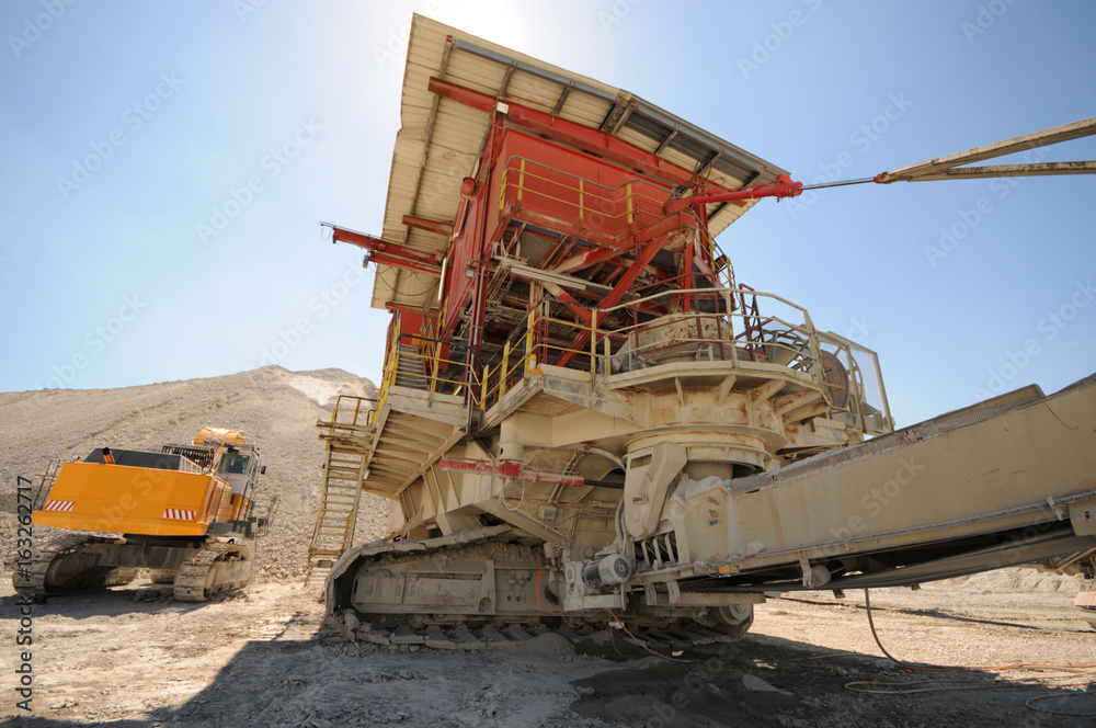 Stonecrusher and conveyor belt equipment in a chalk quarry