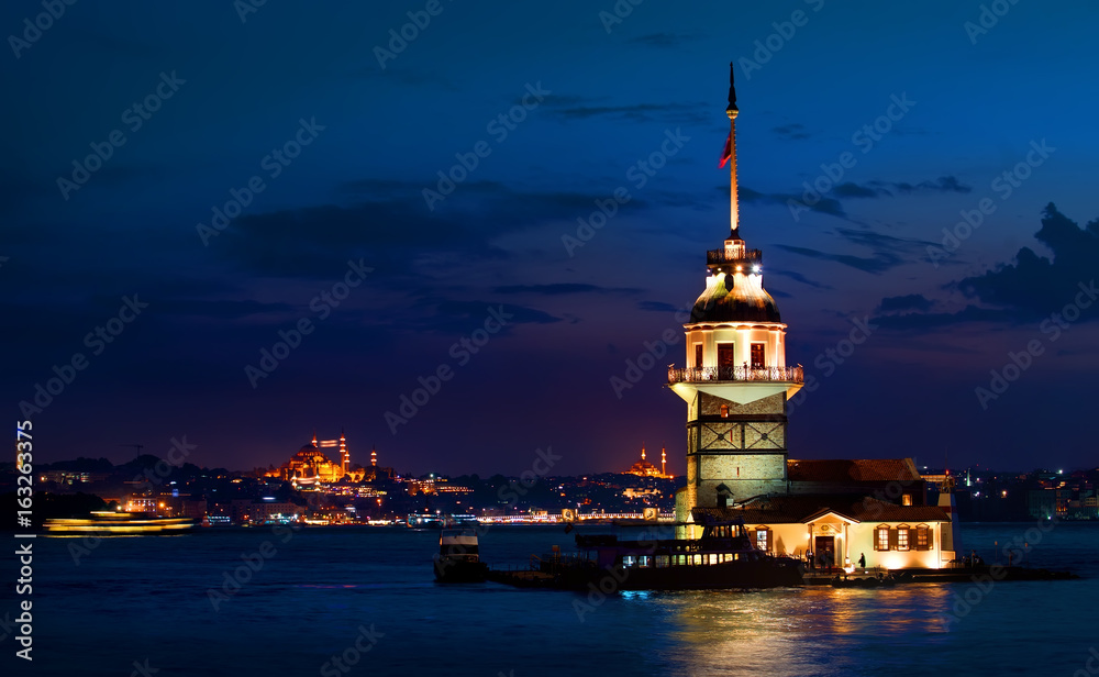 Fototapeta premium Maiden's Tower at night