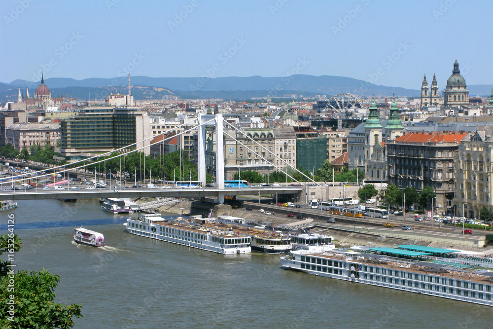 Naklejka premium Hungary , panorama of Budapest city. Hungarian parliament, Danube river, Elizabeth bridge and St. Stephen's Basilica.