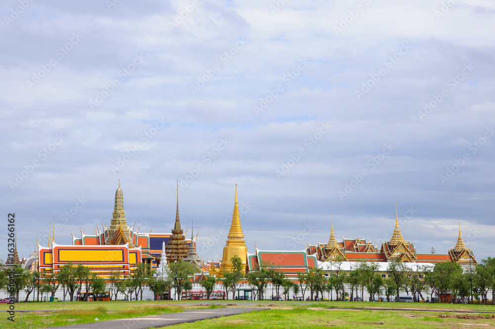Naklejka premium Grand palace and Wat phrakeaw landmark of Bangkok, Thailand.