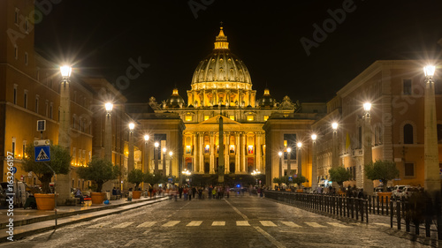 Saint Peter's basilica in the evening, Vatican Italy © Sergii Zinko