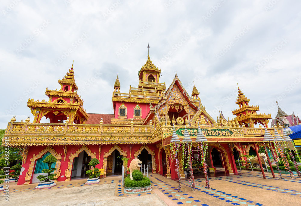 Phrathat Rueng Rong temple in Si Sa Ket, Thailand Phrathat Rueng Rong temple in Si Sa Ket, Thailand