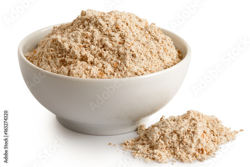 Quadro em tela Spelt whole grain flour in white ceramic dish isolated on white