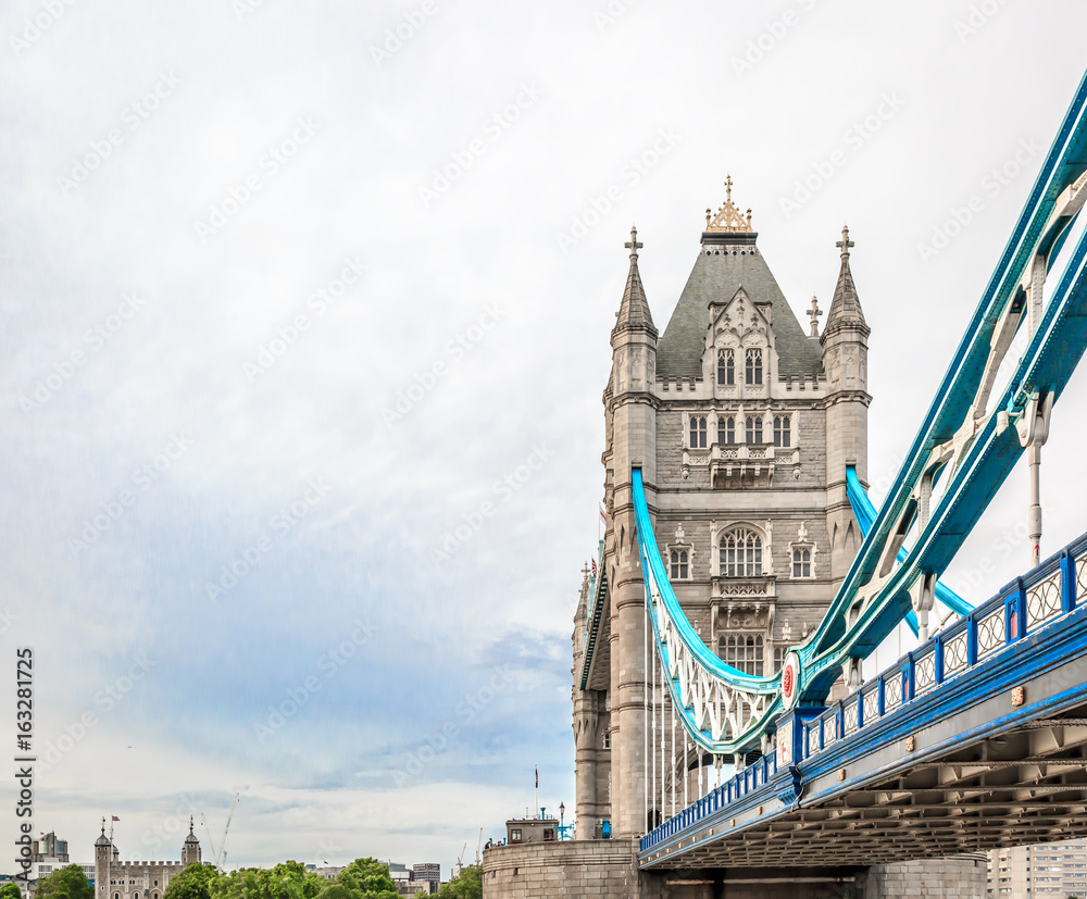 Fototapeta premium The iconic Tower Bridge, London, England