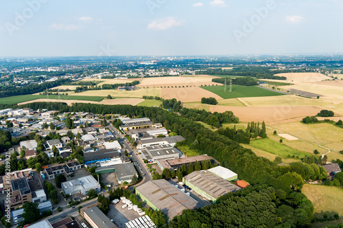 Luftaufnahme Industriegebiet am Stadtrand photo