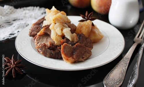 Beef baked with apples
