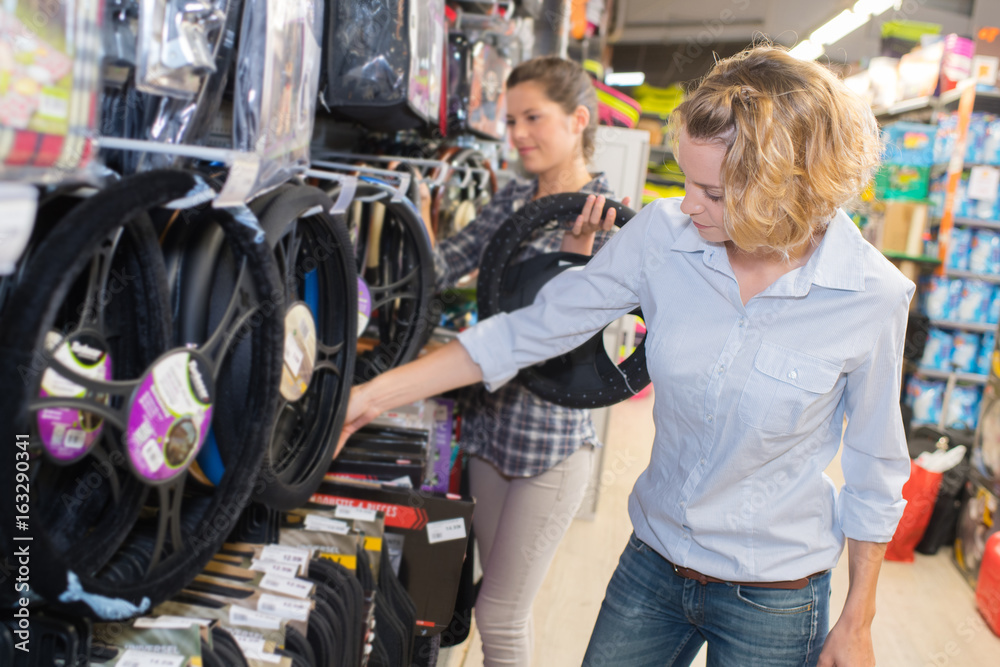 Obraz premium Women in motoring accessories shop