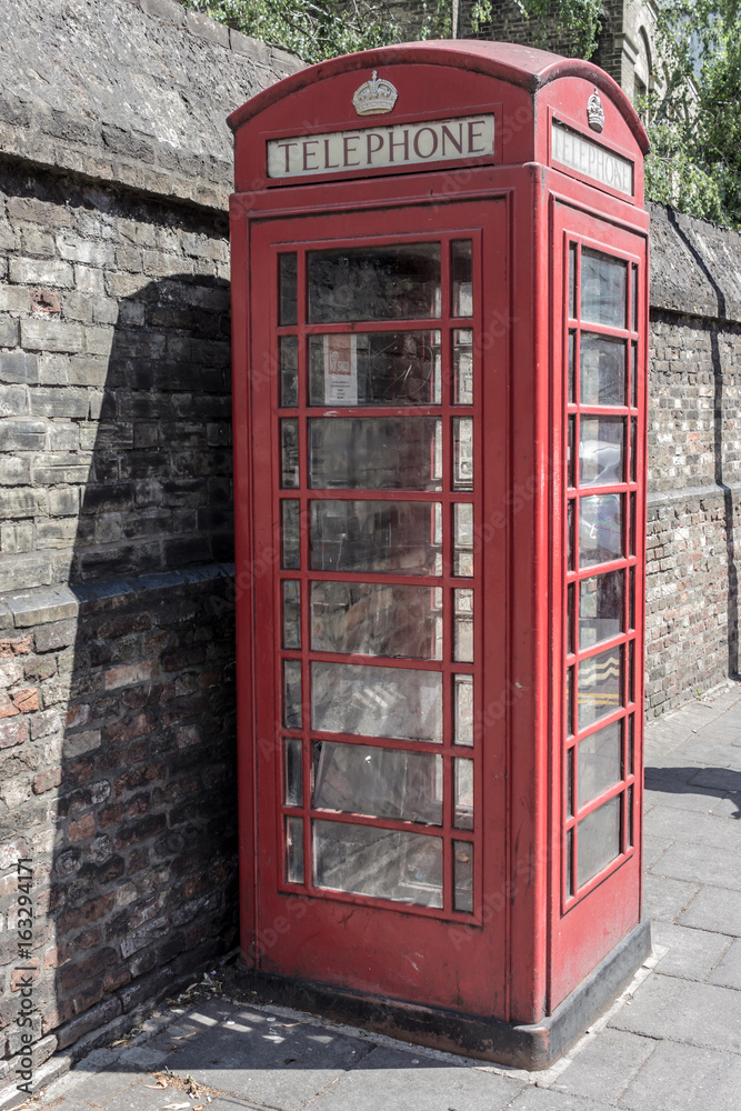 Fototapeta premium Red Telephone Box