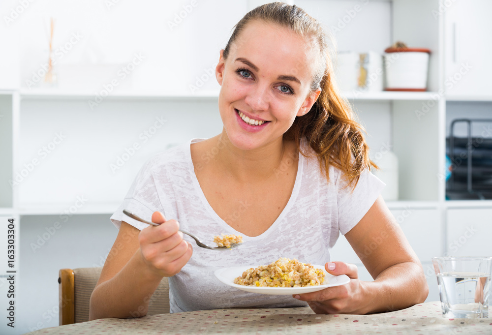 Girl eating porrige