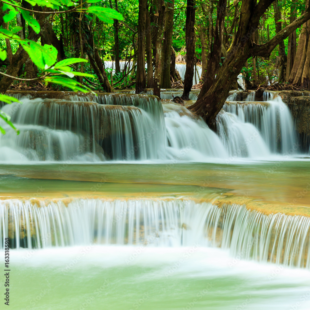 Obraz premium Deep forest waterfall at Huay Mae Kamin waterfall National Park Kanjanaburi Thailand