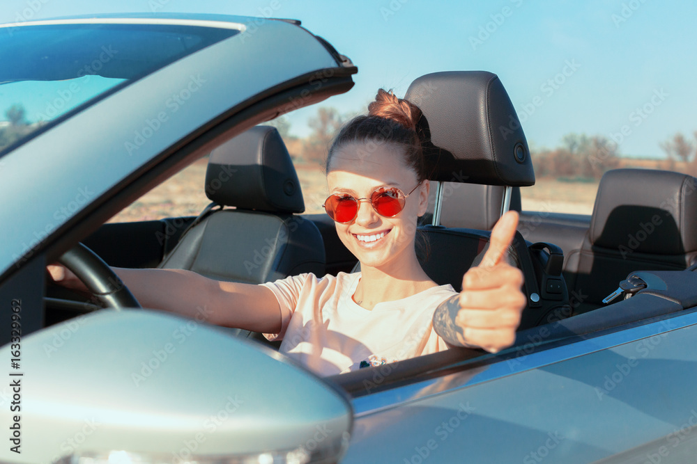 Naklejka premium Relaxed happy woman traveling in a car