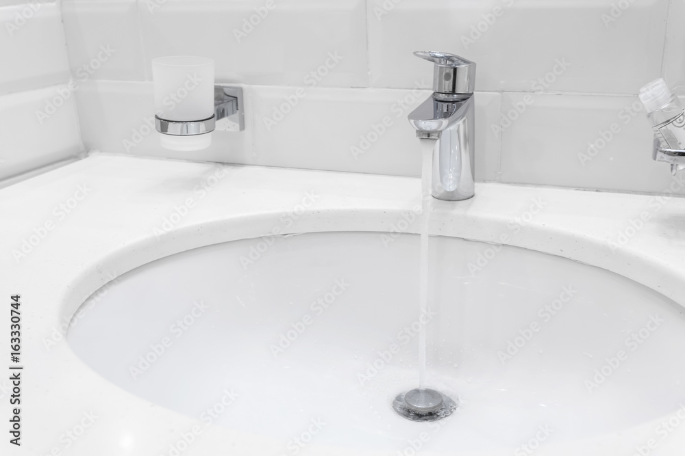 Fototapeta premium chrome faucet in modern bathroom