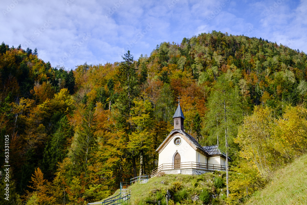 Huberts chapel at Spodnje Jezersko in the fall.